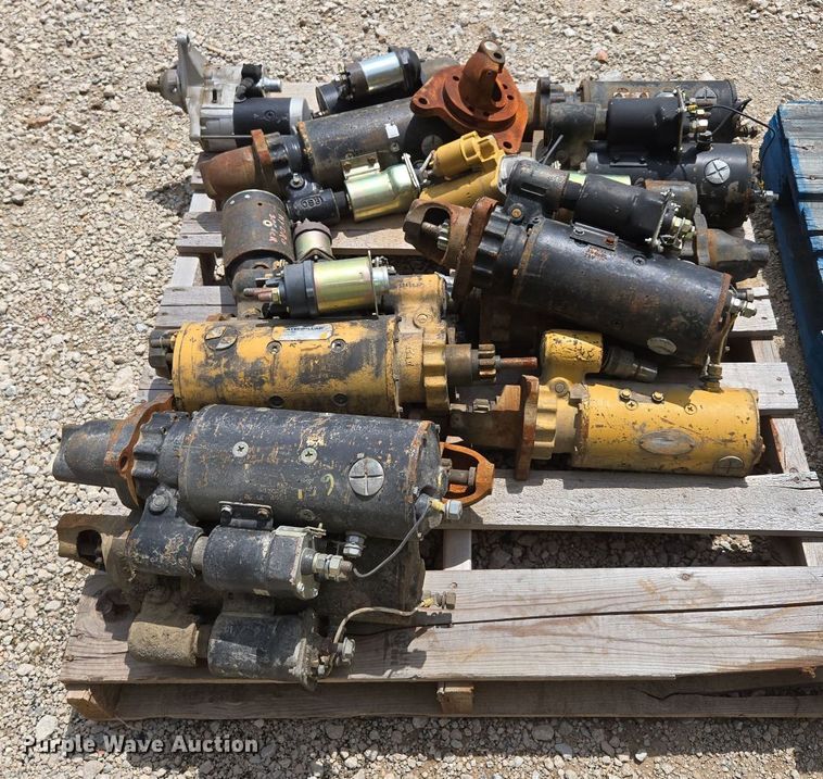 image for item EN3646 Heavy equipment parts