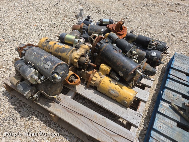 image for item EN3646 Heavy equipment parts