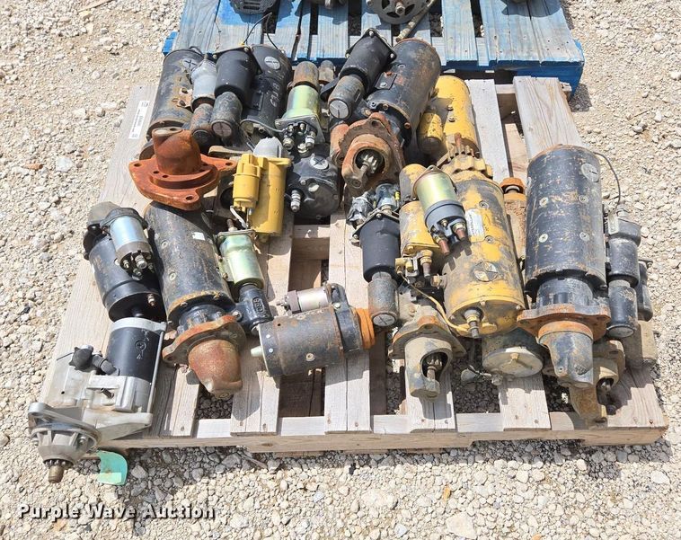 image for item EN3646 Heavy equipment parts