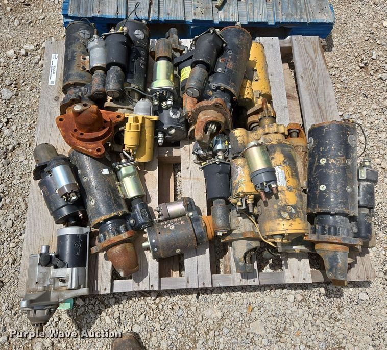 image for item EN3646 Heavy equipment parts