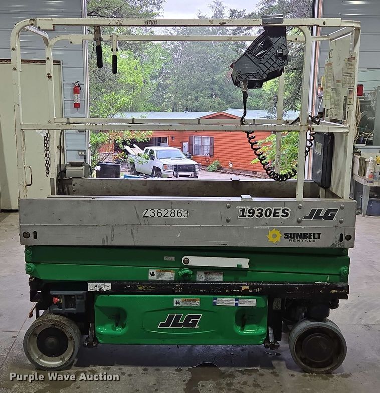 image for item EN3695 2008 JLG 1930ES scissor lift
