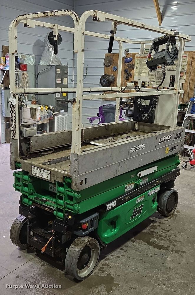 image for item EN3695 2008 JLG 1930ES scissor lift