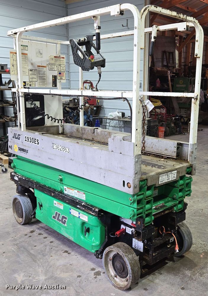 image for item EN3695 2008 JLG 1930ES scissor lift