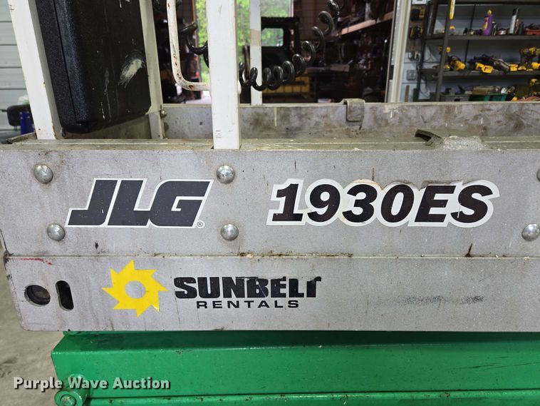 image for item EN3695 2008 JLG 1930ES scissor lift
