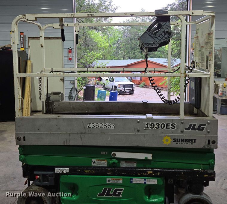 image for item EN3695 2008 JLG 1930ES scissor lift