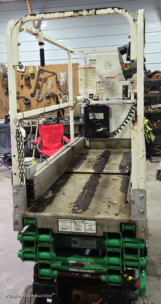 image for item EN3695 2008 JLG 1930ES scissor lift