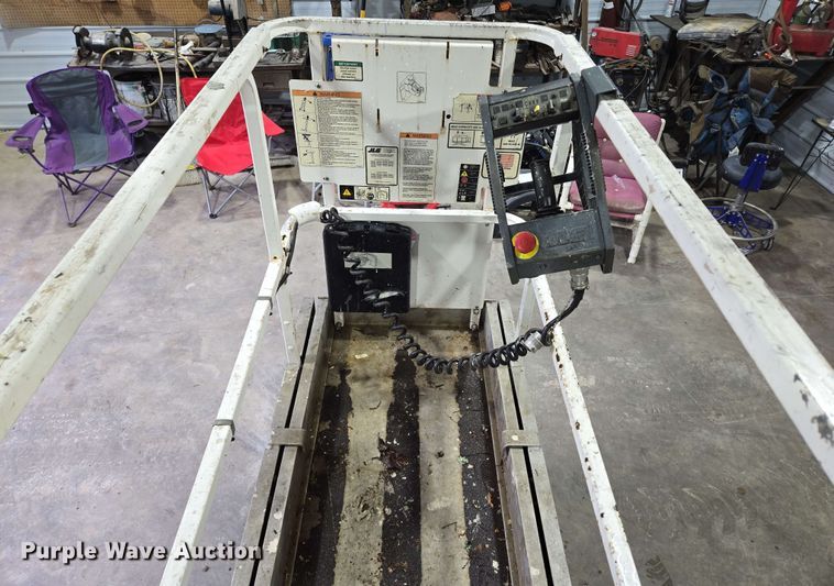 image for item EN3695 2008 JLG 1930ES scissor lift