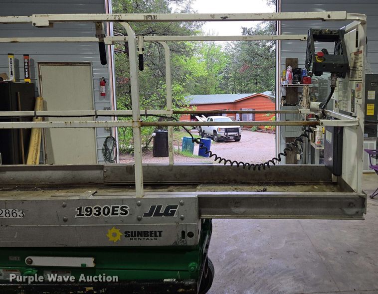 image for item EN3695 2008 JLG 1930ES scissor lift