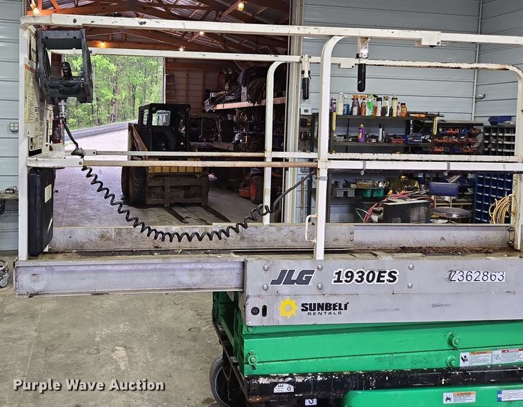 image for item EN3695 2008 JLG 1930ES scissor lift