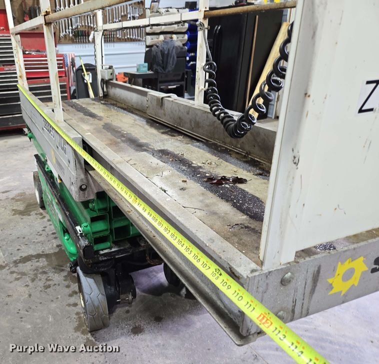 image for item EN3695 2008 JLG 1930ES scissor lift