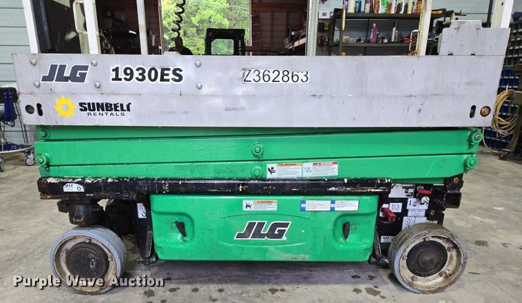 image for item EN3695 2008 JLG 1930ES scissor lift