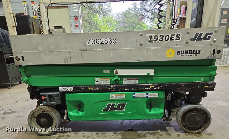 image for item EN3695 2008 JLG 1930ES scissor lift
