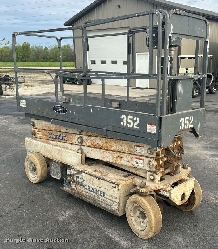 image for item EN4506 1997 Marklift CH20NEP scissor lift