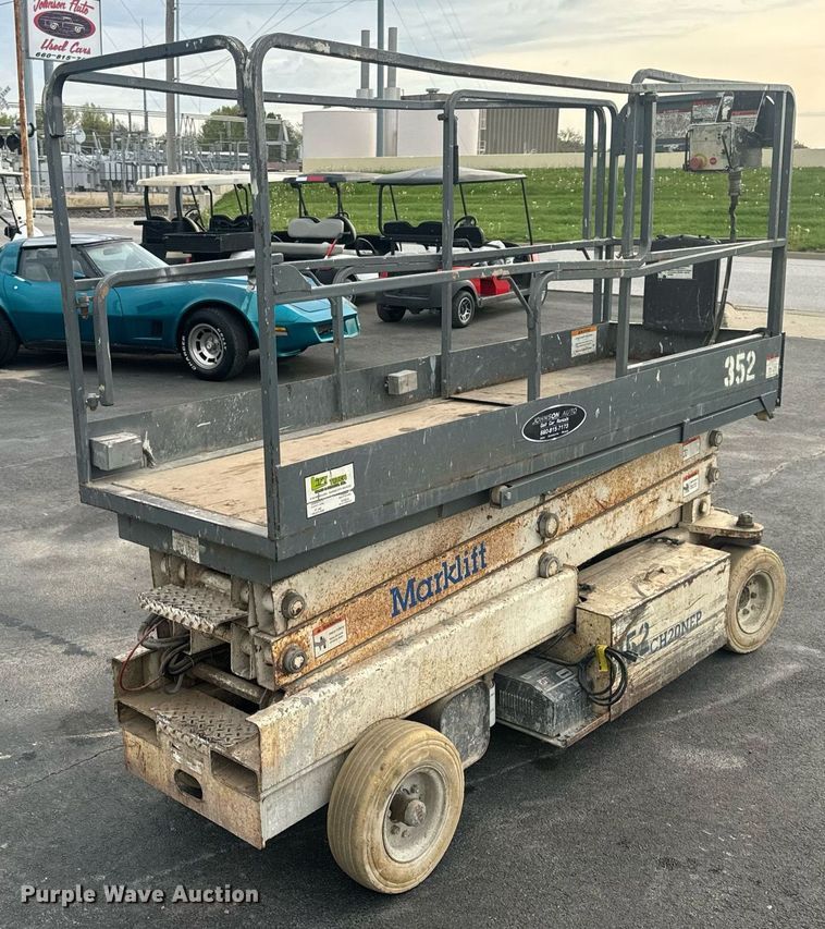 image for item EN4506 1997 Marklift CH20NEP scissor lift