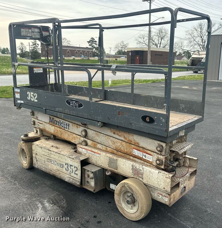 image for item EN4506 1997 Marklift CH20NEP scissor lift
