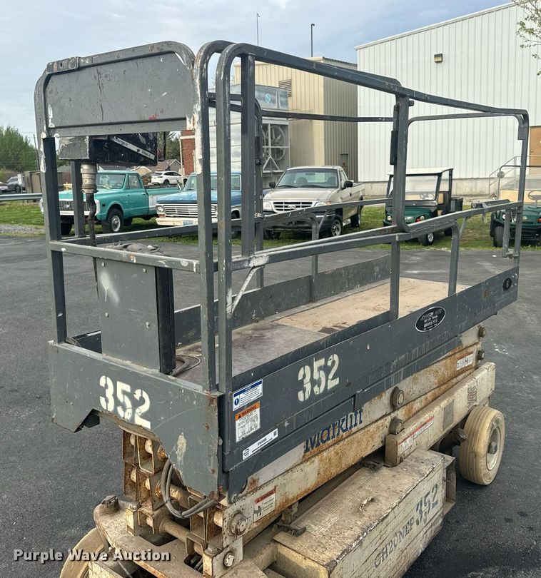 image for item EN4506 1997 Marklift CH20NEP scissor lift