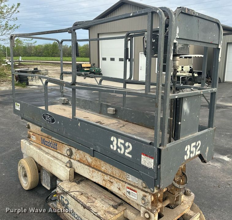image for item EN4506 1997 Marklift CH20NEP scissor lift