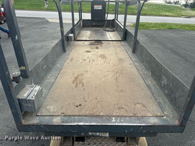 image for item EN4506 1997 Marklift CH20NEP scissor lift