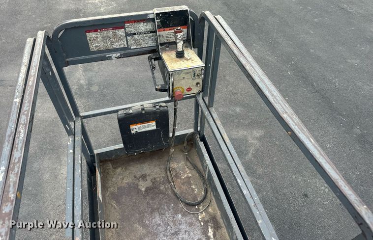 image for item EN4506 1997 Marklift CH20NEP scissor lift