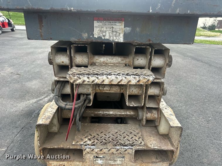 image for item EN4506 1997 Marklift CH20NEP scissor lift