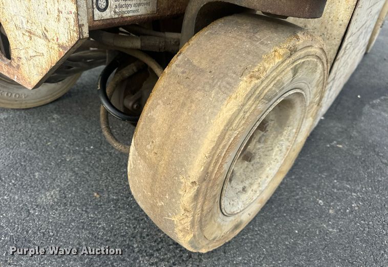 image for item EN4506 1997 Marklift CH20NEP scissor lift