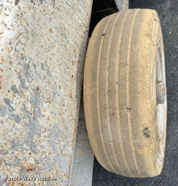 image for item EN4506 1997 Marklift CH20NEP scissor lift