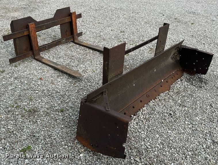 image for item EN4511 Bobcat M-700 skid steer loader