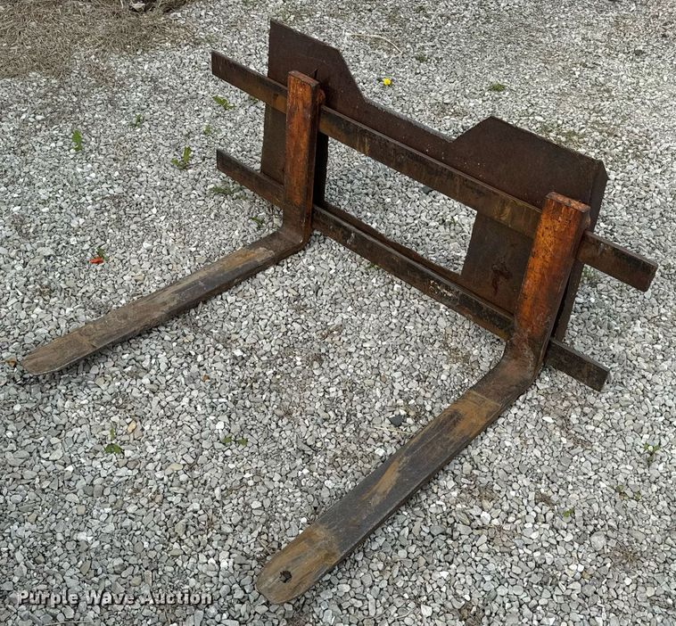 image for item EN4511 Bobcat M-700 skid steer loader