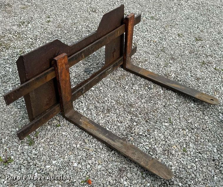 image for item EN4511 Bobcat M-700 skid steer loader