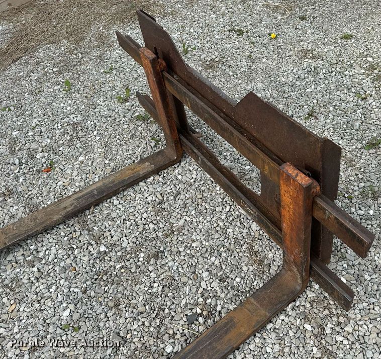 image for item EN4511 Bobcat M-700 skid steer loader