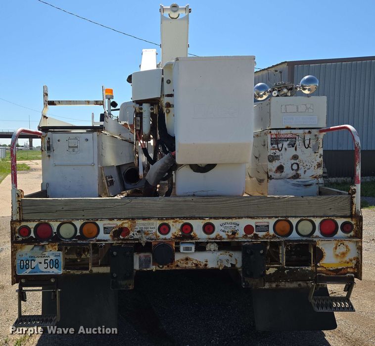 image for item EN8554 2004 International  4300 bucket truck