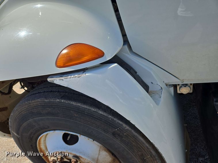 image for item EN8554 2004 International  4300 bucket truck