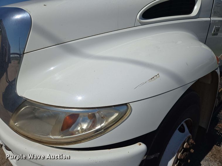 image for item EN8554 2004 International  4300 bucket truck