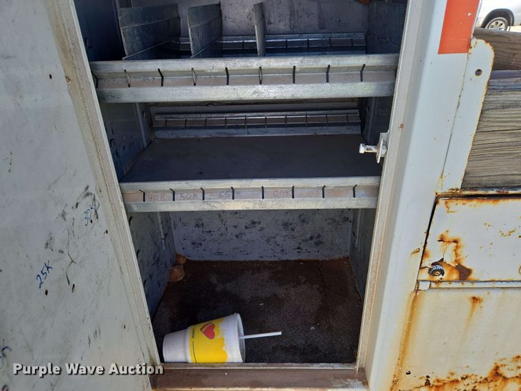 image for item EN8554 2004 International  4300 bucket truck