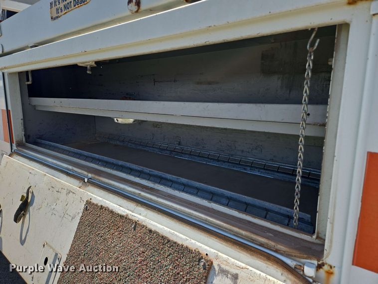 image for item EN8554 2004 International  4300 bucket truck