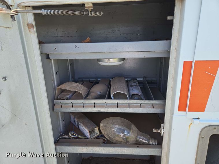 image for item EN8554 2004 International  4300 bucket truck