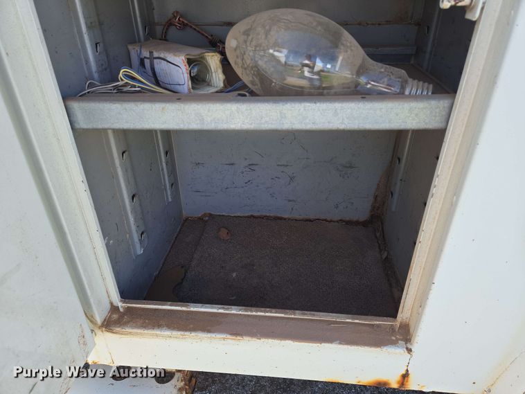 image for item EN8554 2004 International  4300 bucket truck