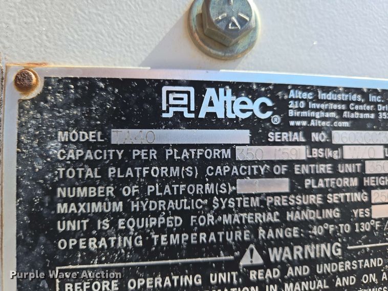 image for item EN8554 2004 International  4300 bucket truck