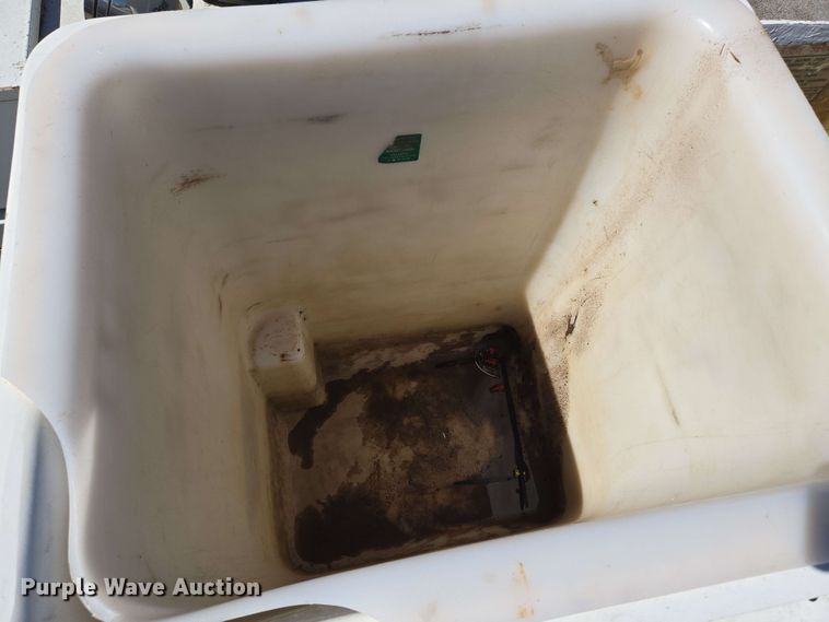 image for item EN8554 2004 International  4300 bucket truck