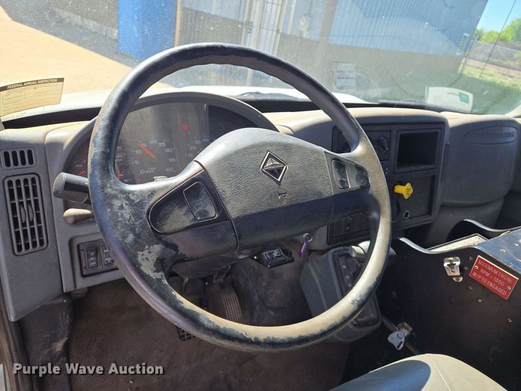 image for item EN8554 2004 International  4300 bucket truck