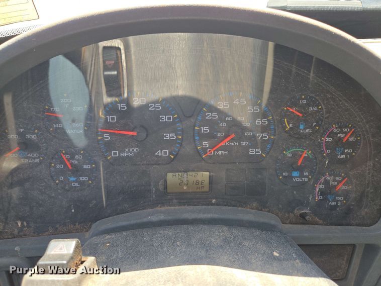 image for item EN8554 2004 International  4300 bucket truck