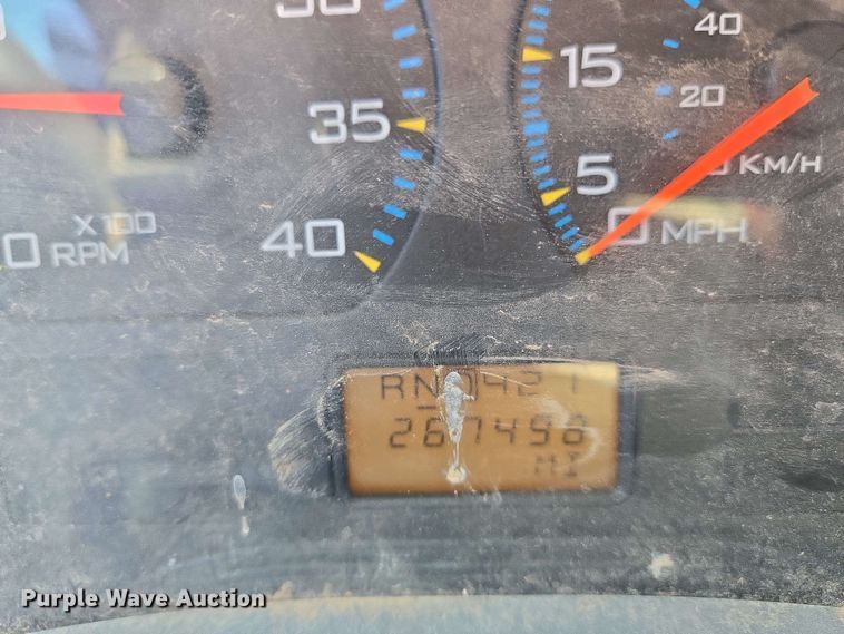 image for item EN8554 2004 International  4300 bucket truck