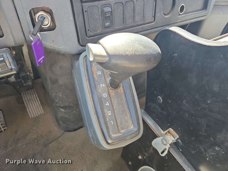 image for item EN8554 2004 International  4300 bucket truck