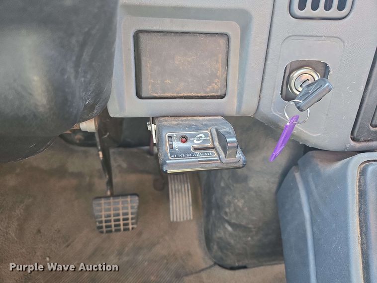 image for item EN8554 2004 International  4300 bucket truck