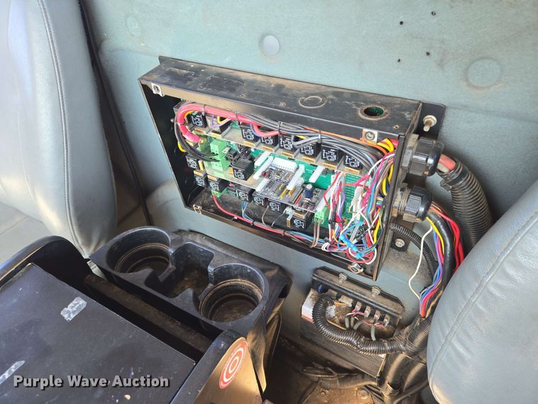 image for item EN8554 2004 International  4300 bucket truck