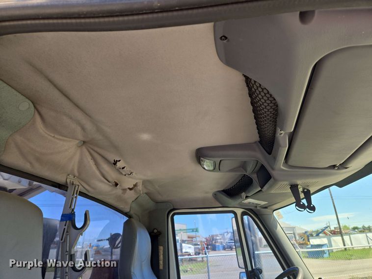 image for item EN8554 2004 International  4300 bucket truck