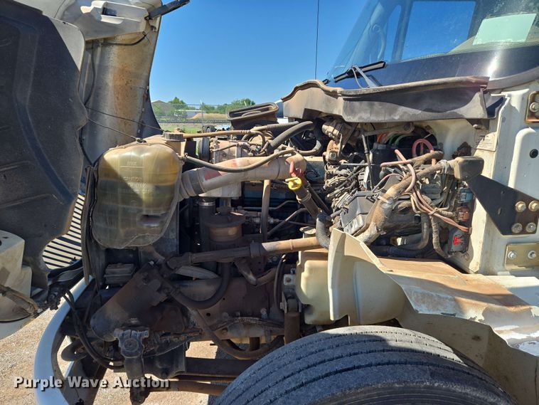 image for item EN8554 2004 International  4300 bucket truck