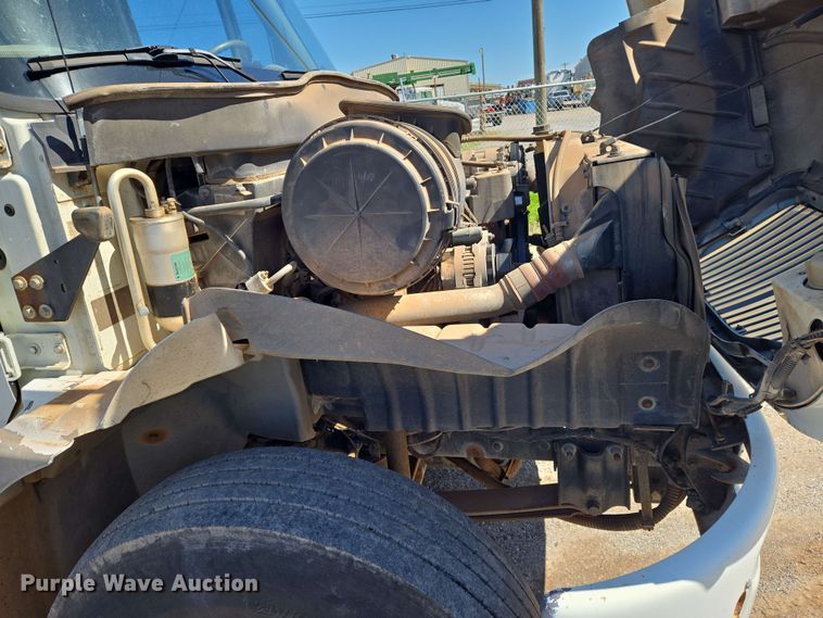 image for item EN8554 2004 International  4300 bucket truck