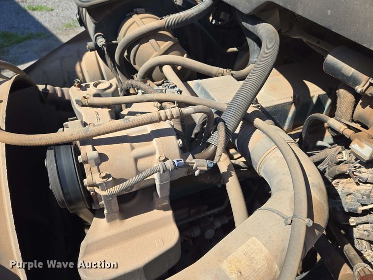 image for item EN8554 2004 International  4300 bucket truck