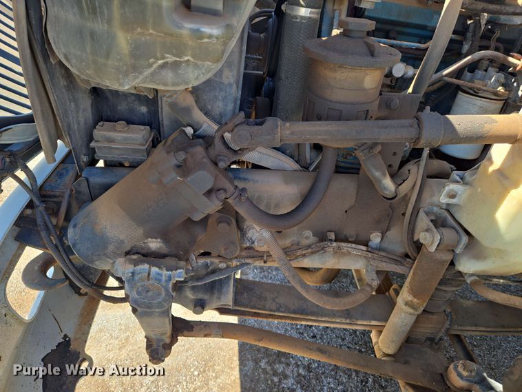 image for item EN8554 2004 International  4300 bucket truck